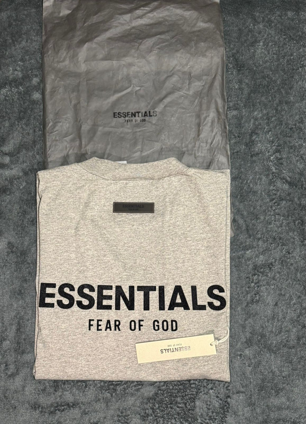 PLAYERA ESSENCIALS L GRIS